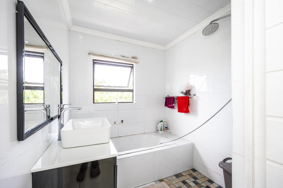 5 Bedroom Property for Sale in Beacon Bay North Eastern Cape